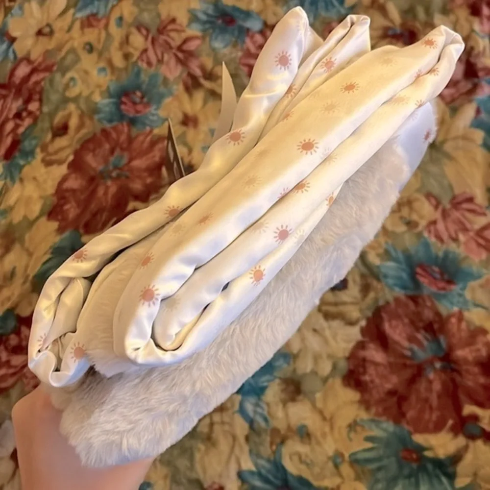 Brand New Modern Moments by Gerber Plush Baby Blanket w/ Satin Trim Neutral